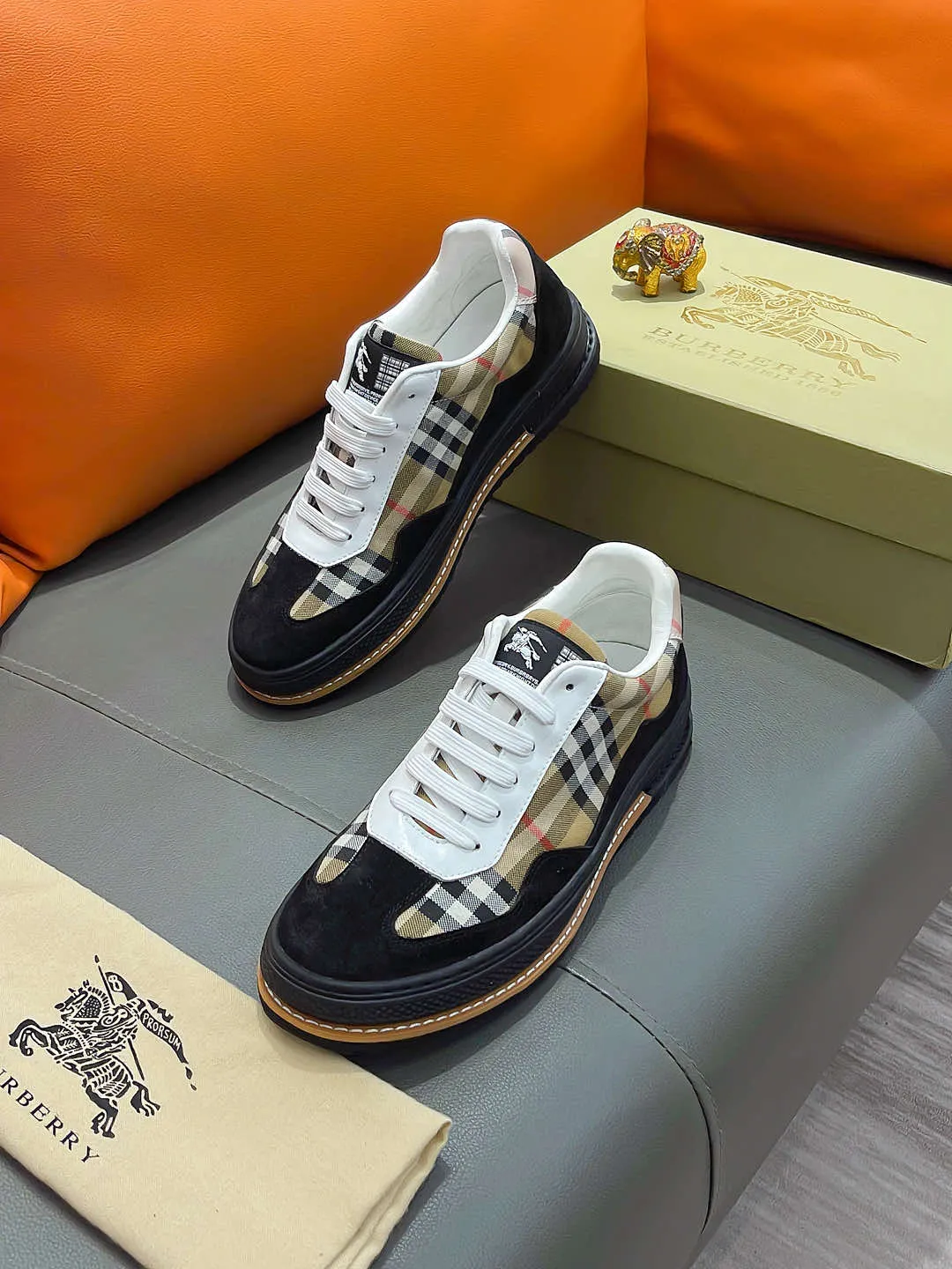 Men's shoes BURBERRY "Burberry" P400 Regular size: 38-44 (casual shoes) Product materials: Selected cowhide upper, soft sheepskin lining; original outsole.
